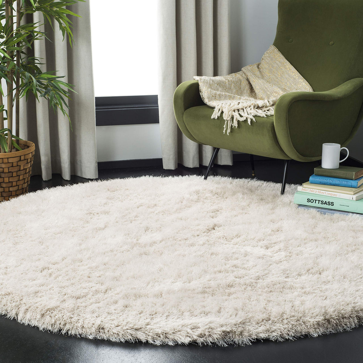 SAFAVIEH Venice Shag Collection Area Rug - 7'6" x 9'6", Pearl, Handmade Glam, 3-inch Thick Ideal for High Traffic Areas in Living Room, Bedroom (SG256P)