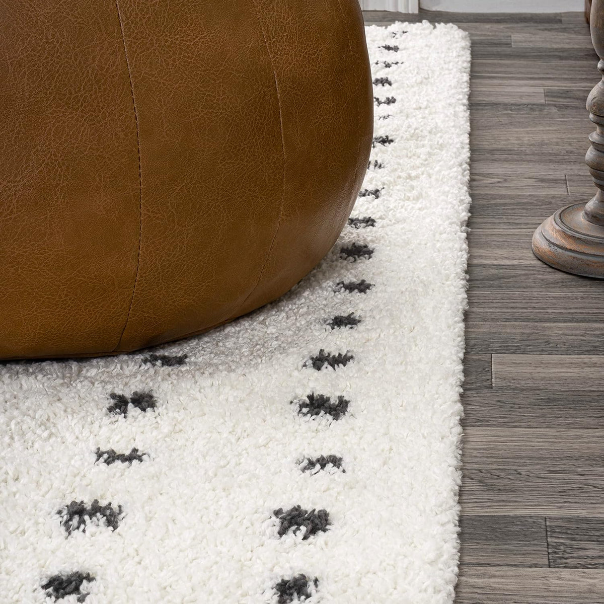 JONATHAN Y Pele Modern Geometric Dot Shag White/Gray Indoor Area Rug, 8x10, Bohemian, Contemporary, Easy-Cleaning for Living Room, Bedroom, Kitchen, Pet Friendly, Non-Shedding (MOH400A-8)