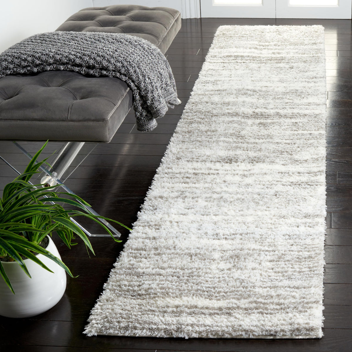 SAFAVIEH Area Rug 8x10 - Tahoe Shag Collection - Large - Blue & Ivory, Modern Design, Non-Shedding & Easy Cleaning, Plush Thick Pile, Ideal for Living Room, Bedroom, Dining Space (THO653M)