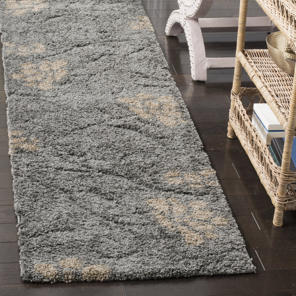 SAFAVIEH Area Rug 8x10 - Florida Shag Collection - Large - Smoke & Beige, Floral Design, Non-Shedding & Easy Cleaning, Plush Thick Pile, Ideal for Living Room, Bedroom, Dining Space (SG464-7913)