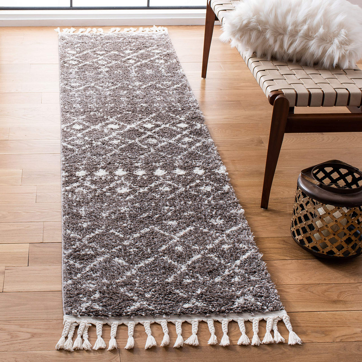 SAFAVIEH Area Rug 8x10 - Berber Fringe Shag Collection - Large - Cream & Dark Grey, Moroccan Design, Non-Shedding & Easy Cleaning, Thick Pile, Ideal for Living Room, Bedroom, Dining Space (BFG516A)
