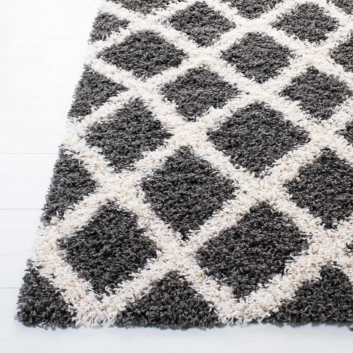 SAFAVIEH Area Rug 8x10 - Dallas Shag Collection - Large - Dark Grey & Ivory, Trellis Pattern, Non-Shedding & Easy Cleaning, Plush Thick Pile, Ideal for Living Room, Bedroom, Dining Space (SGDS258A)