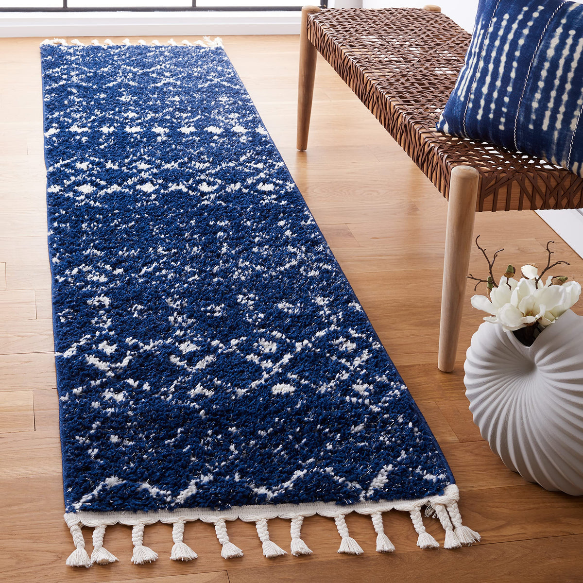 SAFAVIEH Area Rug 8x10 - Berber Fringe Shag Collection - Large - Cream & Dark Grey, Moroccan Design, Non-Shedding & Easy Cleaning, Thick Pile, Ideal for Living Room, Bedroom, Dining Space (BFG516A)