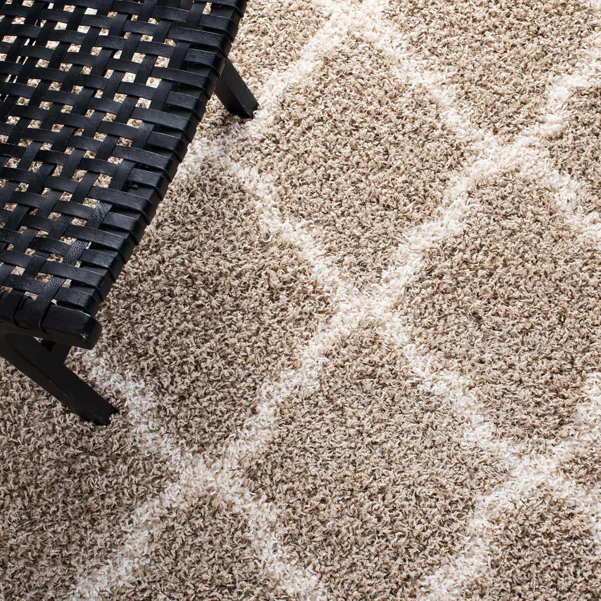SAFAVIEH Dallas Shag Collection 8' x 10' Beige/Ivory SGD257D Trellis Non-Shedding Living Room Bedroom Dining Room Entryway Plush 1.5-inch Thick Area Rug