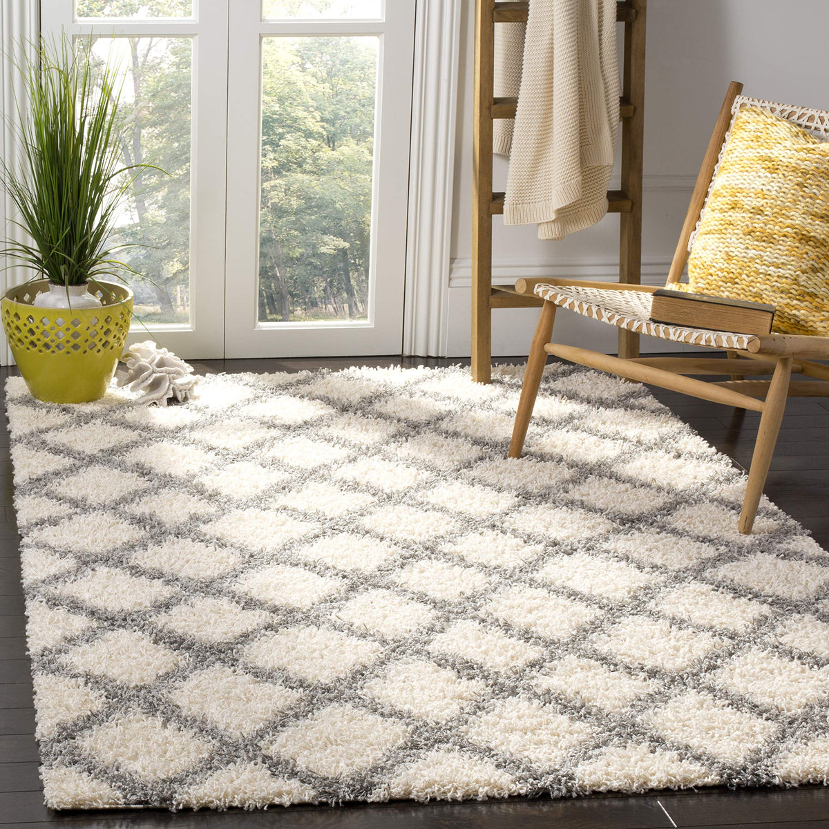SAFAVIEH Area Rug 8x10 - Dallas Shag Collection - Large - Dark Grey & Ivory, Trellis Pattern, Non-Shedding & Easy Cleaning, Plush Thick Pile, Ideal for Living Room, Bedroom, Dining Space (SGDS258A)