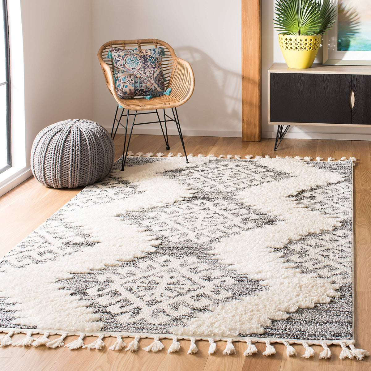 SAFAVIEH Moroccan Tassel Shag Rug 10'x14', Soft Plush Ivory & Brown MTS652A