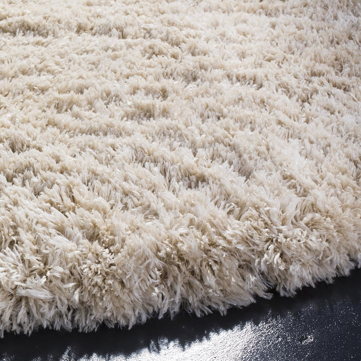 SAFAVIEH Polar Shag Collection Area Rug - 4' Round, Light Beige, Solid Glam Design, Non-Shedding & Easy Care, 3-inch Thick Ideal for High Traffic Areas in Living Room, Bedroom (PSG800A)