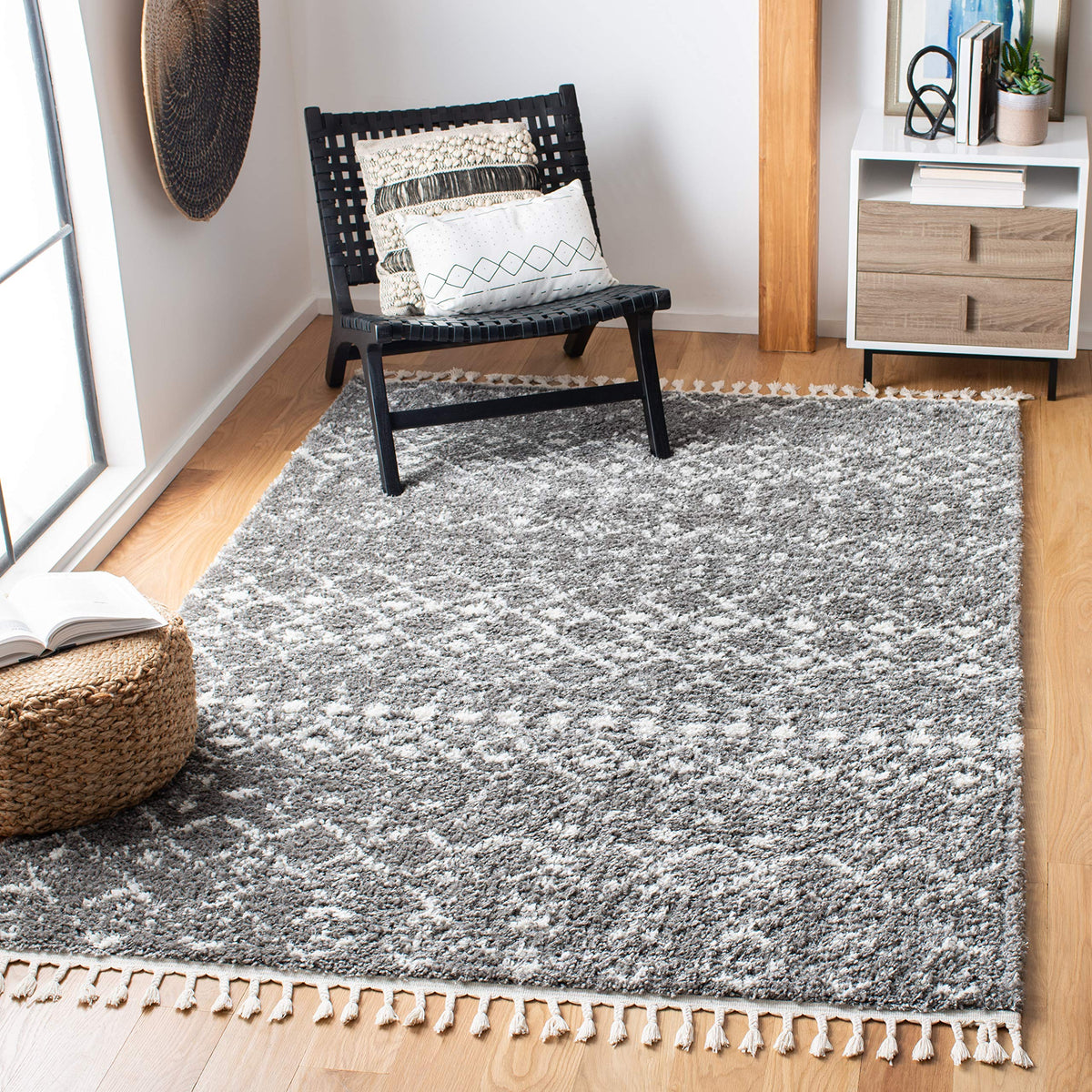 SAFAVIEH Area Rug 8x10 - Berber Fringe Shag Collection - Large - Cream & Dark Grey, Moroccan Design, Non-Shedding & Easy Cleaning, Thick Pile, Ideal for Living Room, Bedroom, Dining Space (BFG516A)