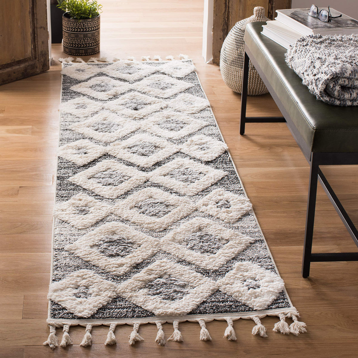 SAFAVIEH Area Rug 8x10 - Moroccan Tassel Shag Collection - Large - Rust & Ivory, Boho Design, Non-Shedding & Easy Cleaning, Plush Pile, Ideal for Living Room, Bedroom, Dining Space (MTS664P)