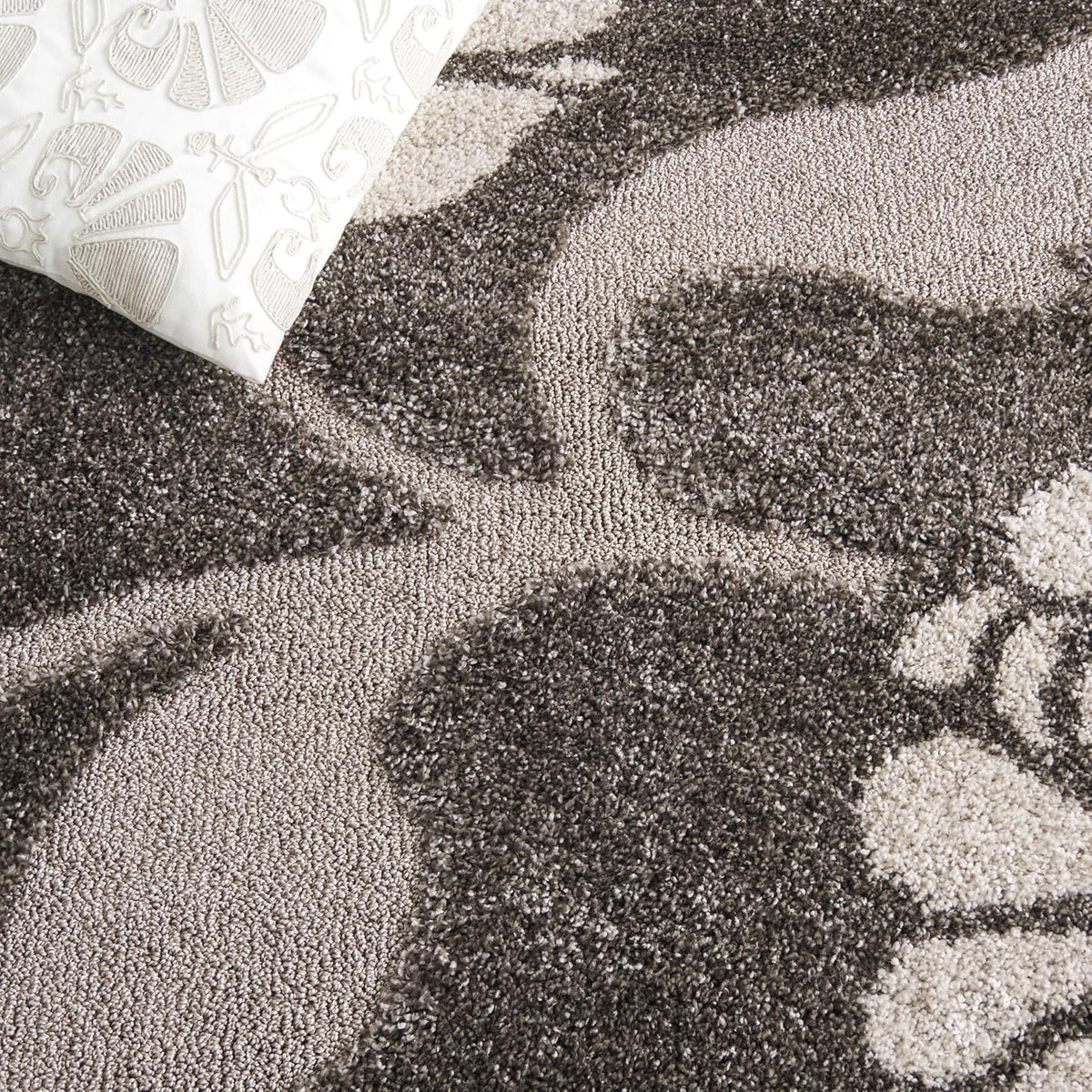 SAFAVIEH Area Rug 8x10 - Florida Shag Collection - Large - Smoke & Beige, Floral Design, Non-Shedding & Easy Cleaning, Plush Thick Pile, Ideal for Living Room, Bedroom, Dining Space (SG459-7913)